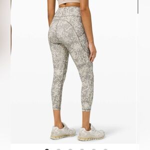 Lululemon Invigorate High-Rise Crop 23 Gray Patterned Leggings 4